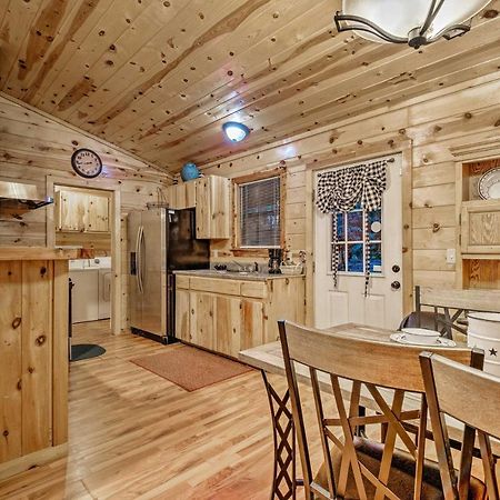 Broken Bow Starlight Cabin With Private Hot Tub! Eksteriør bilde