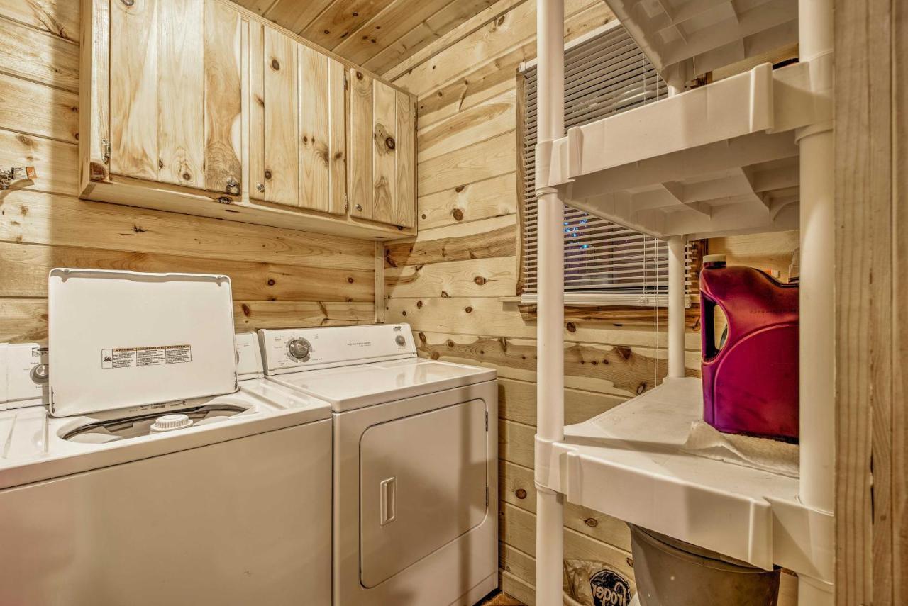 Broken Bow Starlight Cabin With Private Hot Tub! Eksteriør bilde