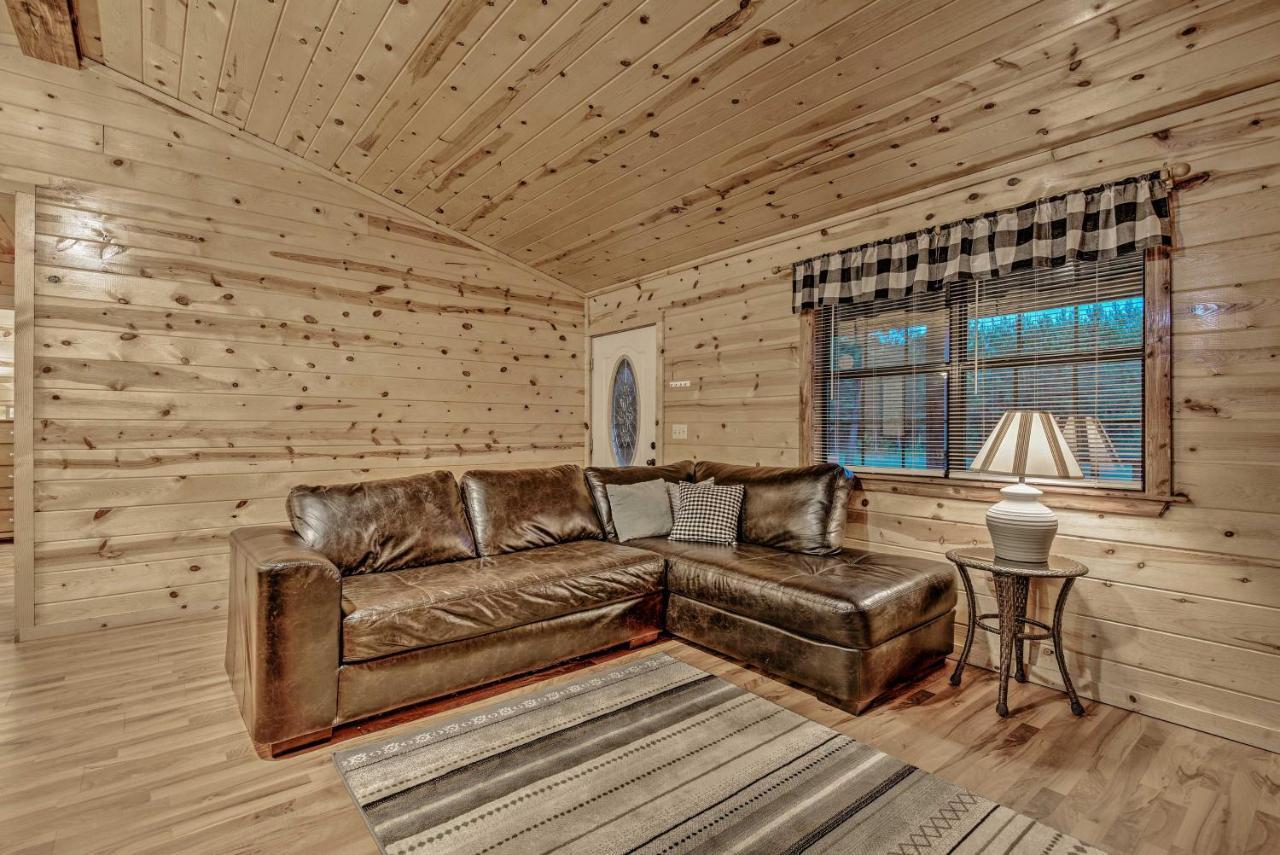 Broken Bow Starlight Cabin With Private Hot Tub! Eksteriør bilde