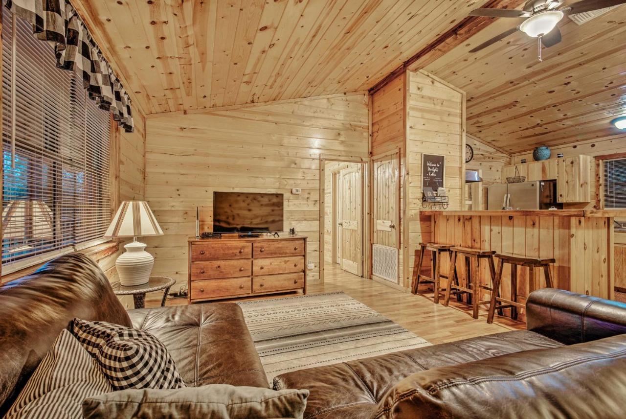 Broken Bow Starlight Cabin With Private Hot Tub! Eksteriør bilde