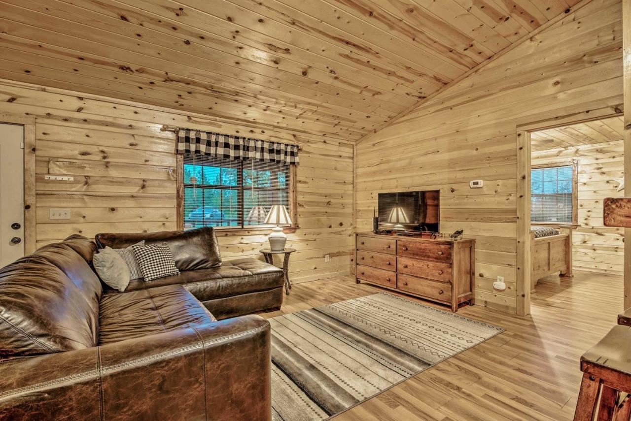 Broken Bow Starlight Cabin With Private Hot Tub! Eksteriør bilde