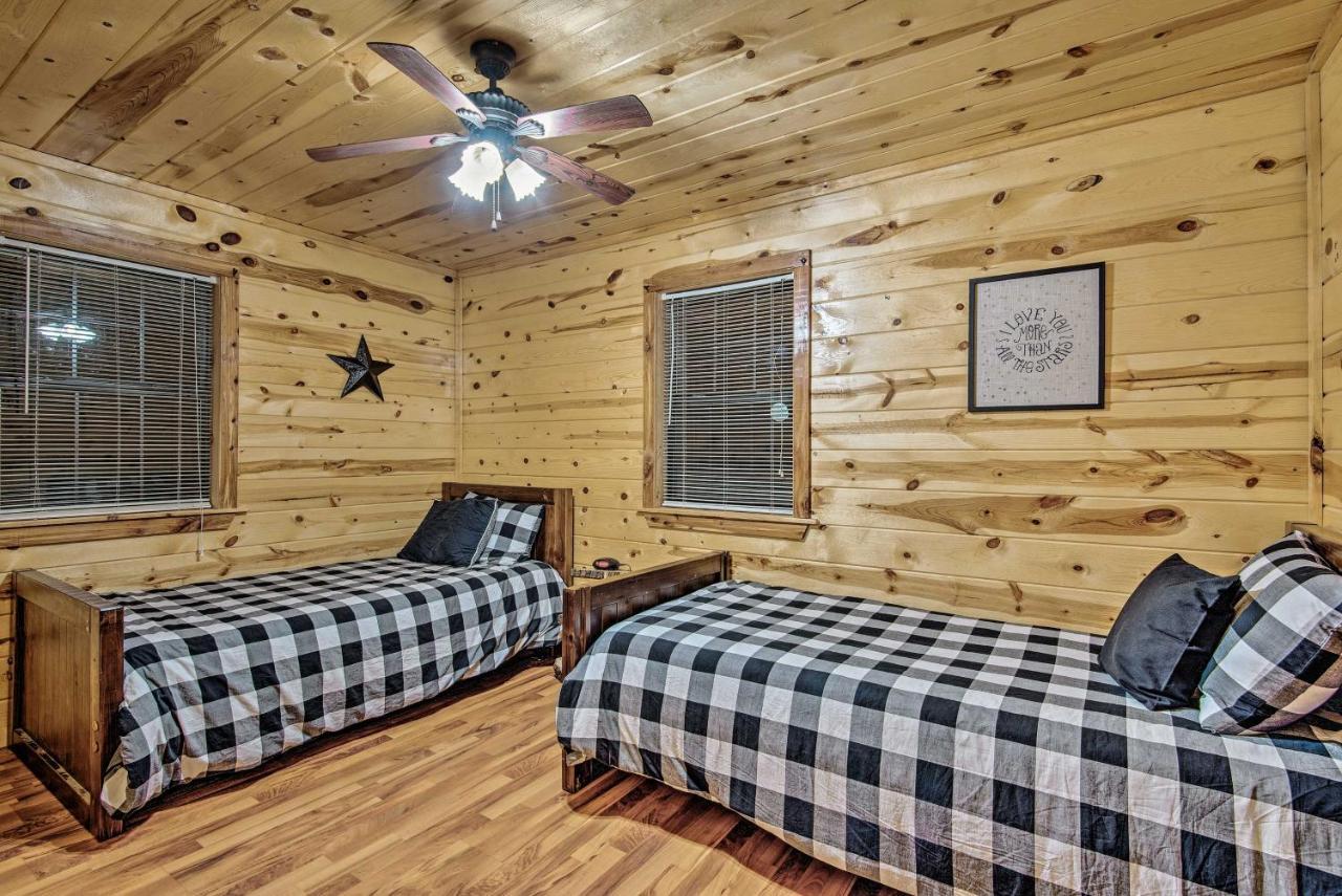 Broken Bow Starlight Cabin With Private Hot Tub! Eksteriør bilde