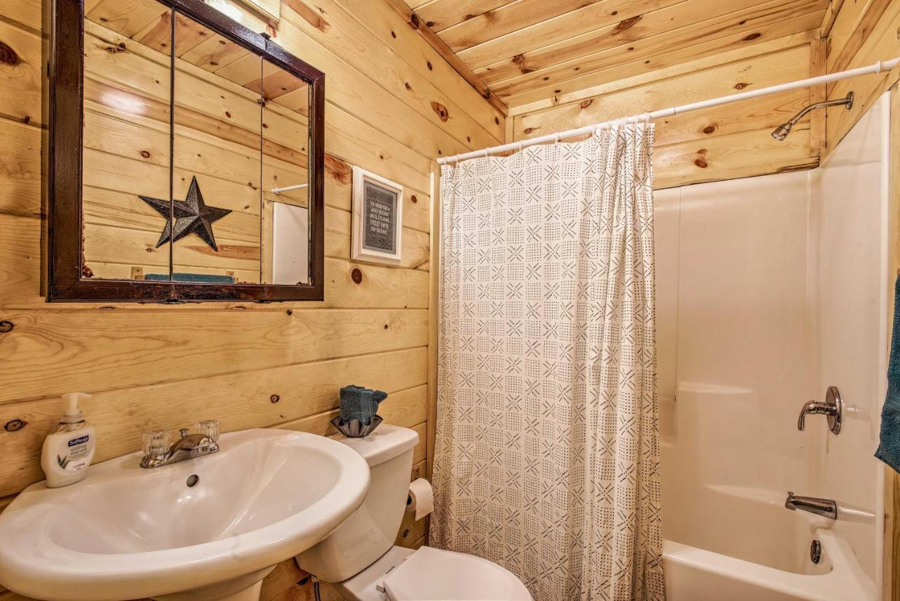 Broken Bow Starlight Cabin With Private Hot Tub! Eksteriør bilde
